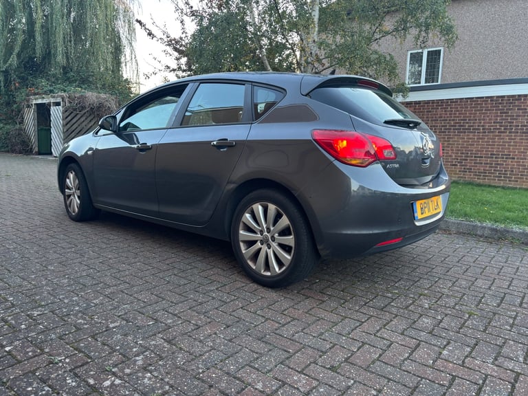 Vauxhall, ASTRA, Hatchback, 2011, Manual, 1598 (cc), 5 doors