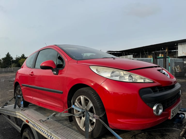 Peugeot 207 1.6 petrol 2007 red BREAKING FOR PARTS 