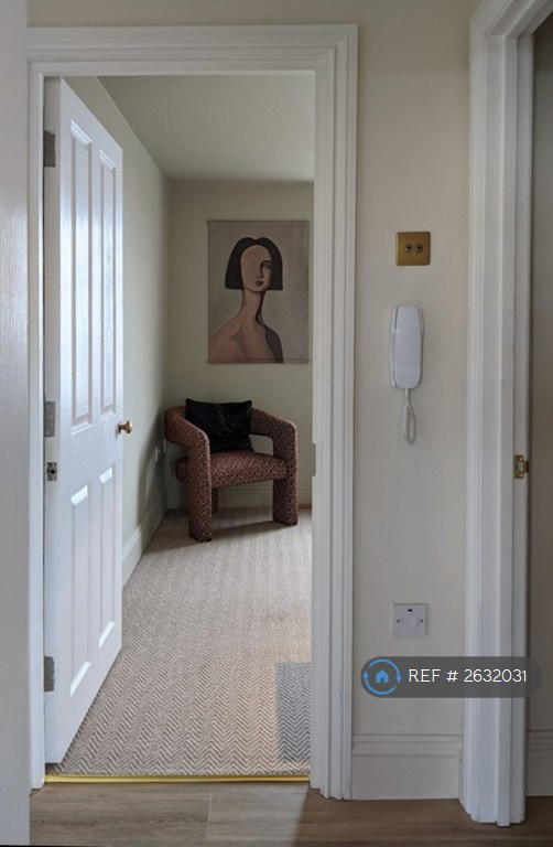 1 bedroom flat in Trinity Square, Margate, CT9 (1 bed) (#2632031)