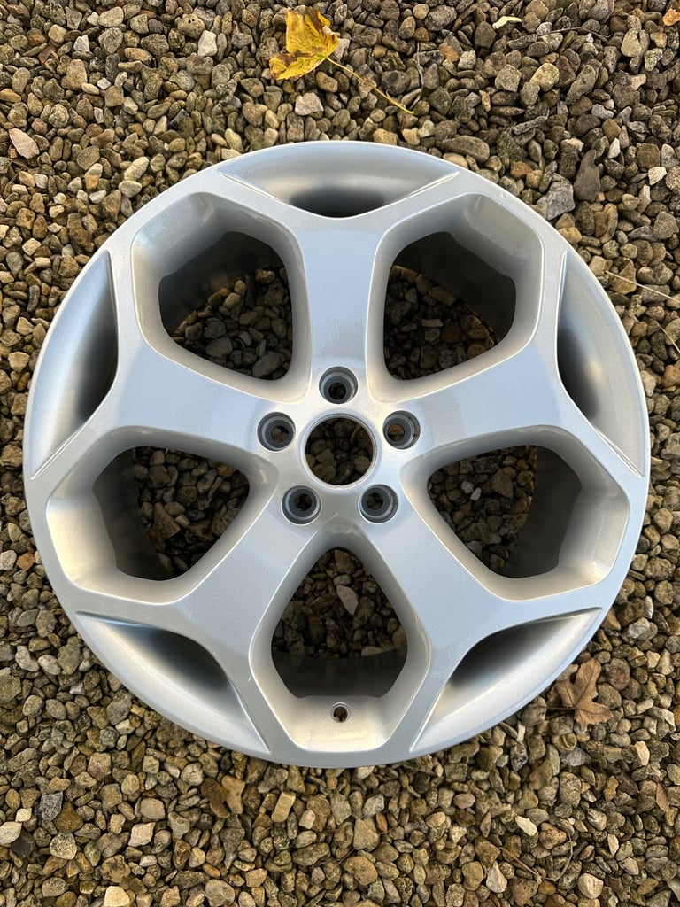 image for Mint condition Ford Focus mk2 ST style 18” alloy wheel