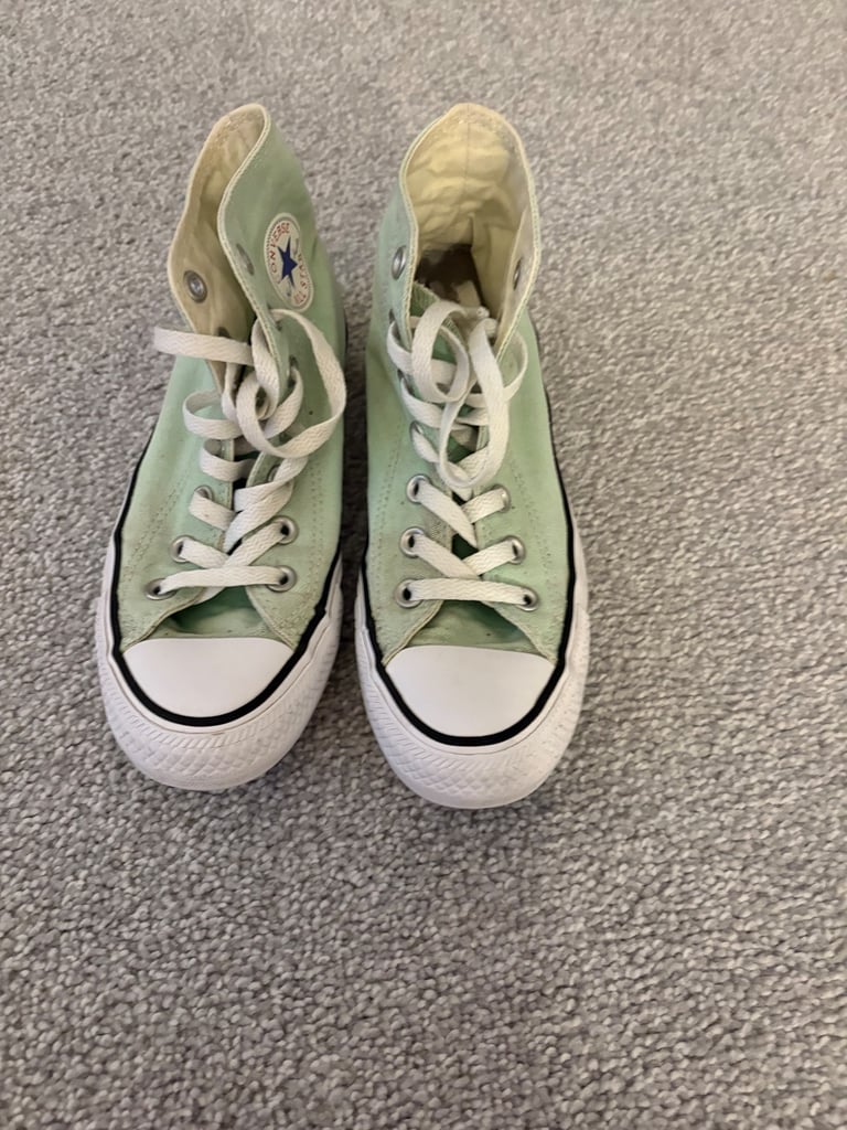 Hight tops converse size 4