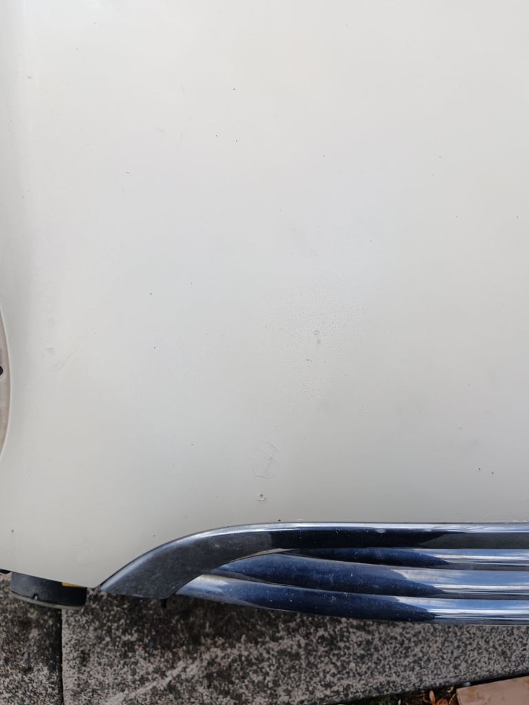 Mini R50 pepper white bonnet and grill, grill is loose,