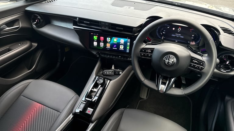2025 Alfa Romeo Junior 1.2 MHEV Ibrida SUV 5dr Petrol Hybrid e-DCT Euro 6 (s/s) (136 ps) SUV Hybr...