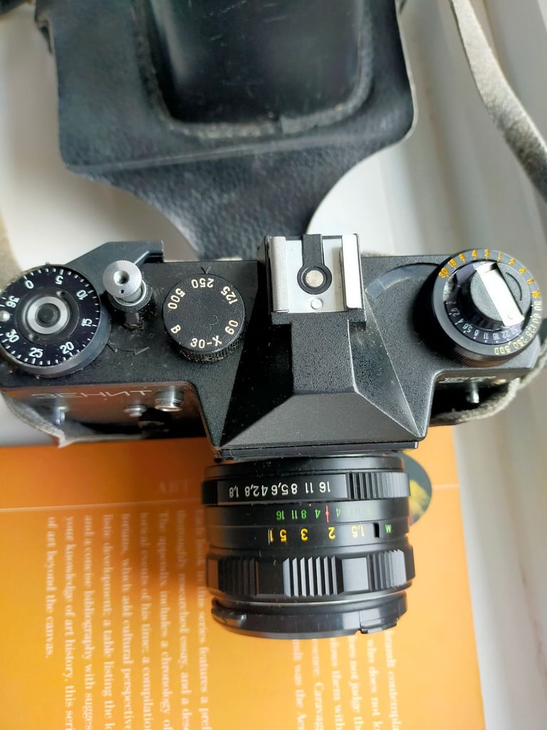 Excellent Zenit ET + Helios 77M-4 SLR camera.