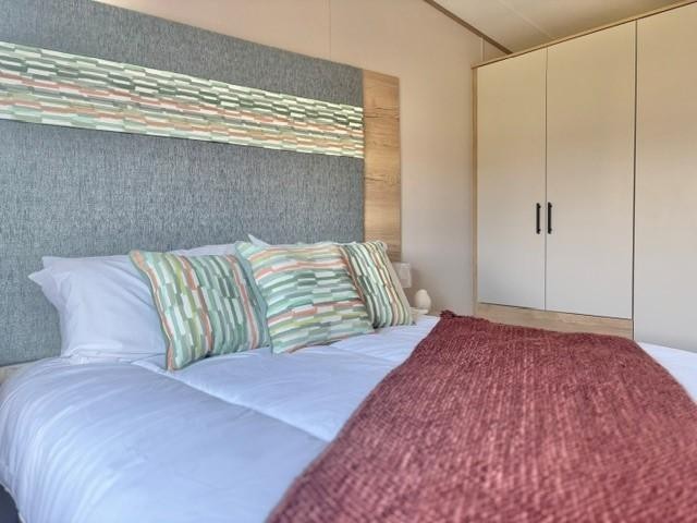 BRAND NEW STATIC CARAVAN FOR SALE AT BROADLAND SANDS HOLIDAY PARK 