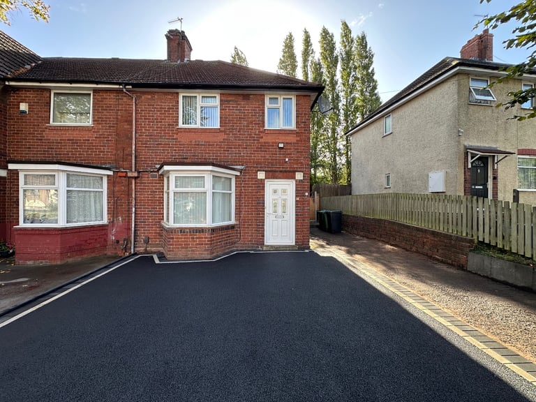 To Let 3 Bedroom Semi Detached House 