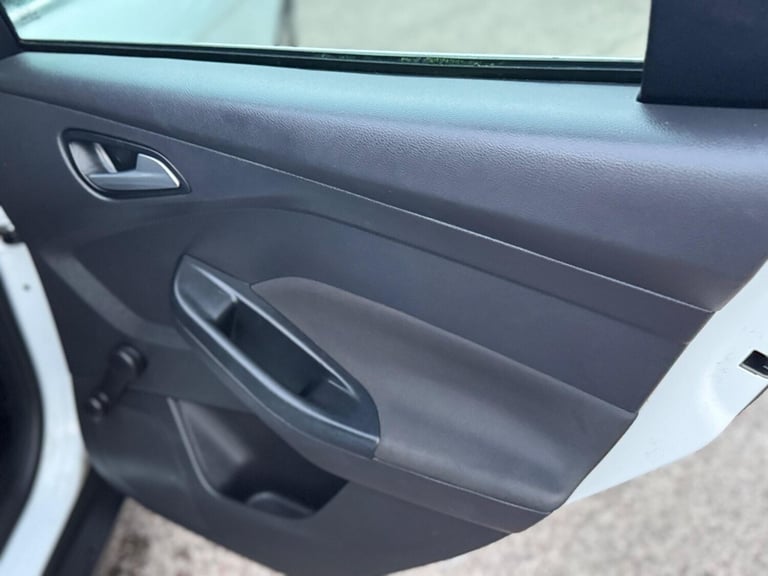 2012 Ford Focus 1.6 Zetec Euro 5 5dr HATCHBACK Petrol Manual