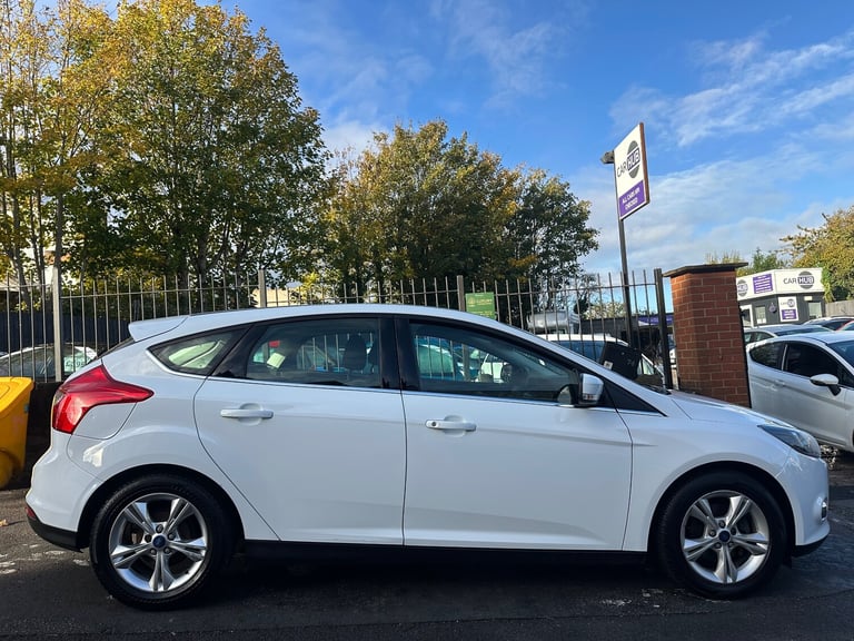 2012 Ford Focus 1.6 Zetec Hatchback 5dr Petrol Manual Euro 5 (125 ps) Petrol