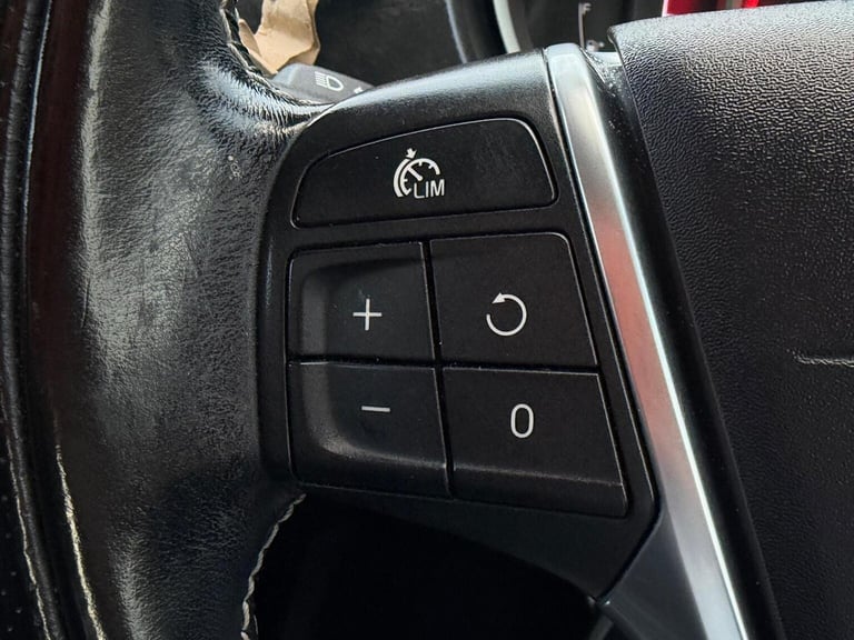 VOLVO V40 2.0 D4 R-Design Euro 6 (s/s) 5dr 2015