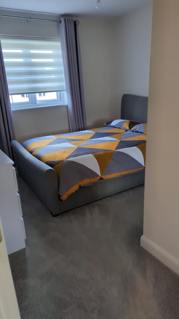 Double room available in Loanhead 