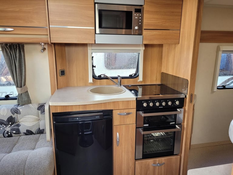 Swift Challenger Sport 584 2013 Single Axle 4 Berth - Motor Mover, Island Bed
