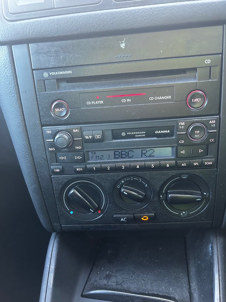 Volkswagen Golf with cruise control, ULEZ compliant, long MOT, great service history! - Image 18