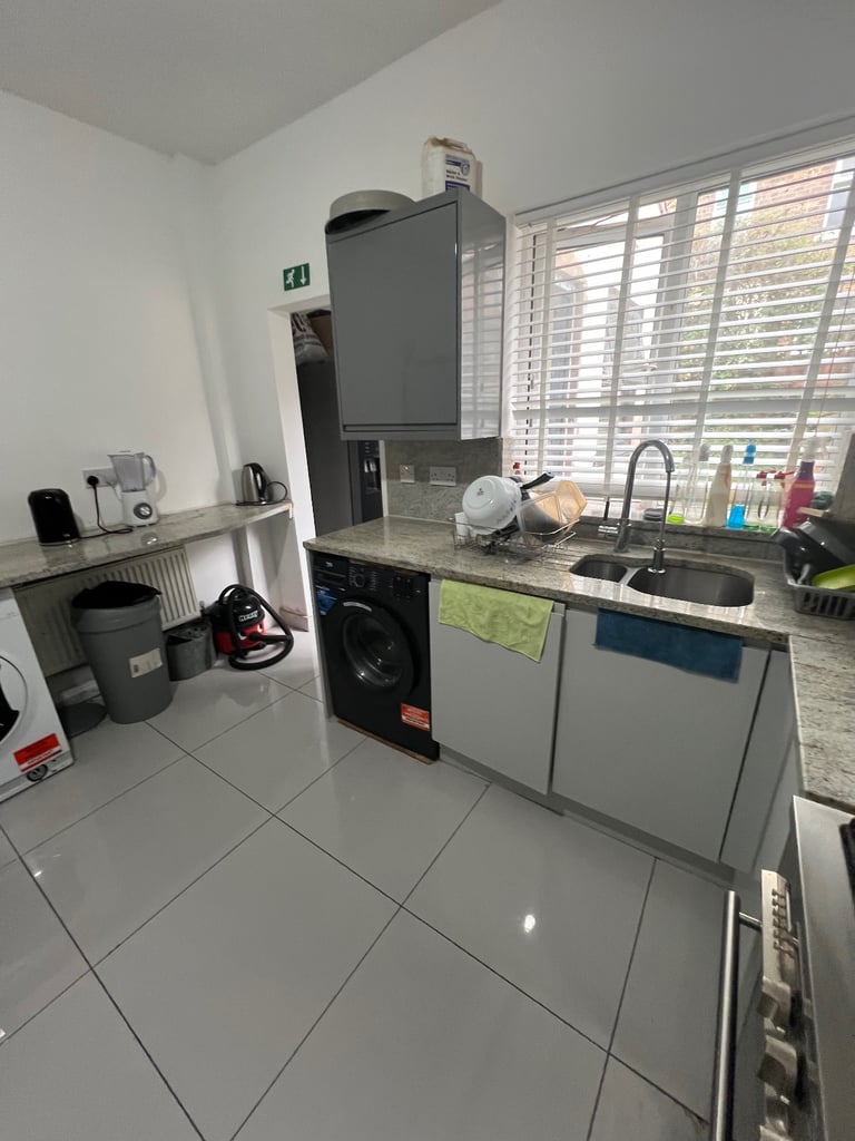 Double ensuite room available all bills including 