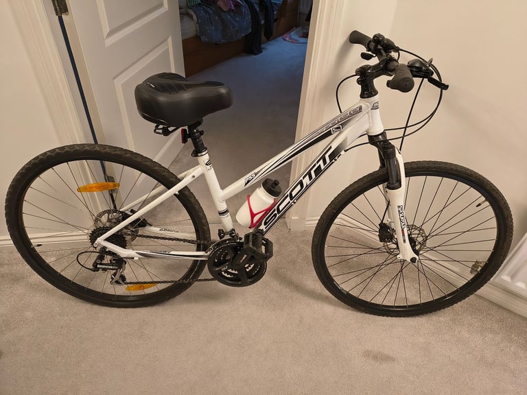 Ladies girls Scott P55 Hybrid bike - small adult size 