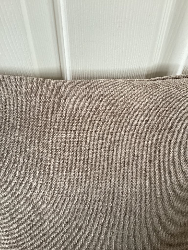 5 cushions 18”x18”  