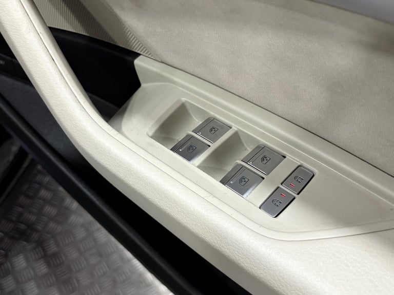  Audi e-tron 55 Launch Edition Auto quattro 5dr 95kWh Electric Automatic