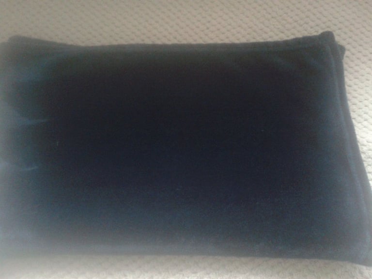 image for 1 X FOREST GREEN VELVET THROW - 48 x 70inch