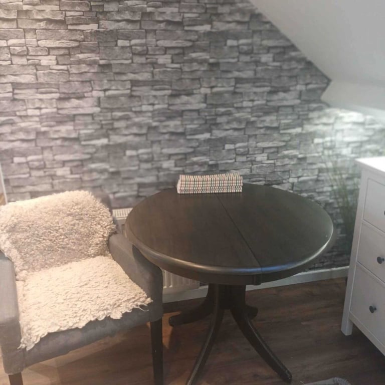 1 bedroom flat in Hathaway Gardens, West Ealing