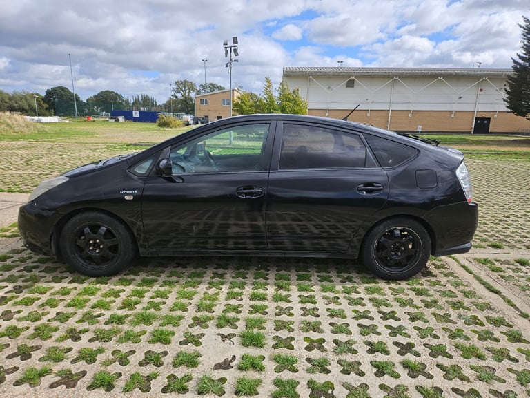 TOYOTA HYBIRD LONG MOT MECHANIALLY 100% FIT EXCELLENT FAMILY CAR 1850