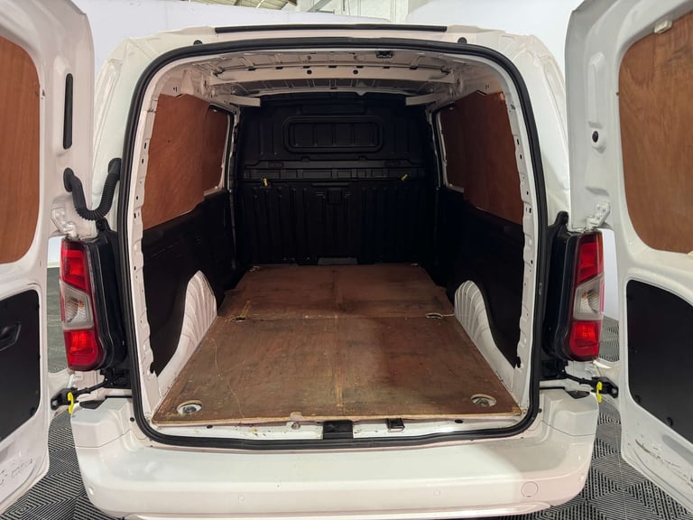 2021 Vauxhall Combo 1.5 Combo 2300 Sportive TD Panel Van Diesel Manual