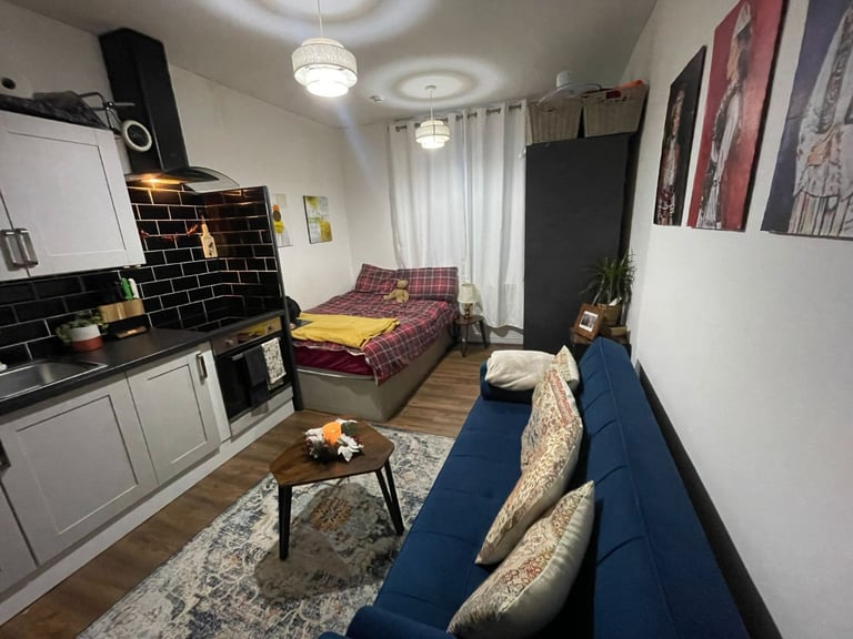 image for Modern Studio Flat | Fully Furnished | Fully Fitted Kitchen | Parking | Woodhill, London - SE18