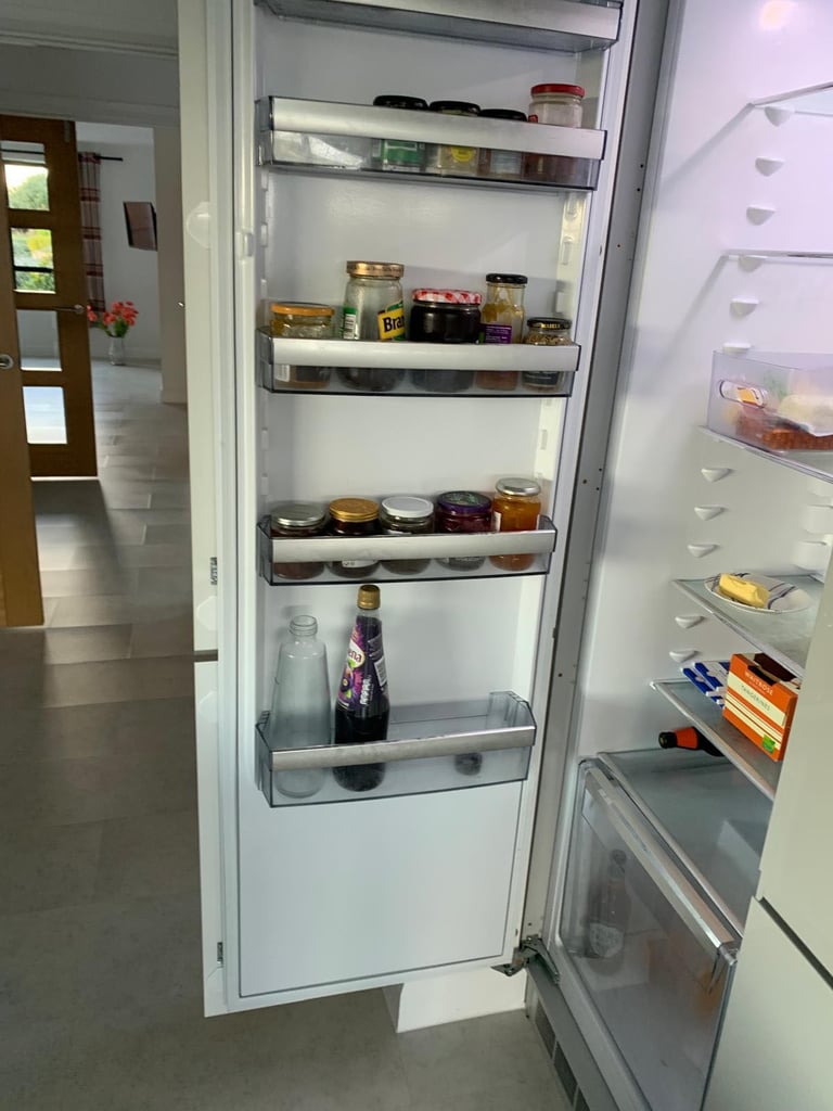 AEG TALL INTEGRATED FRIDGE
