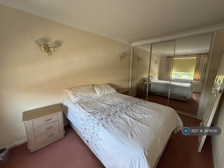 2 bedroom flat in Queens Road, Frinton-On-Sea, CO13 (2 bed) (#2676011)