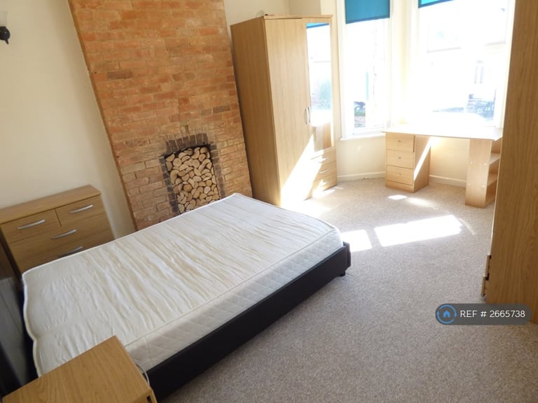 4 bedroom flat in Alma Road, Bournemouth, BH9 (4 bed) (#2665738)