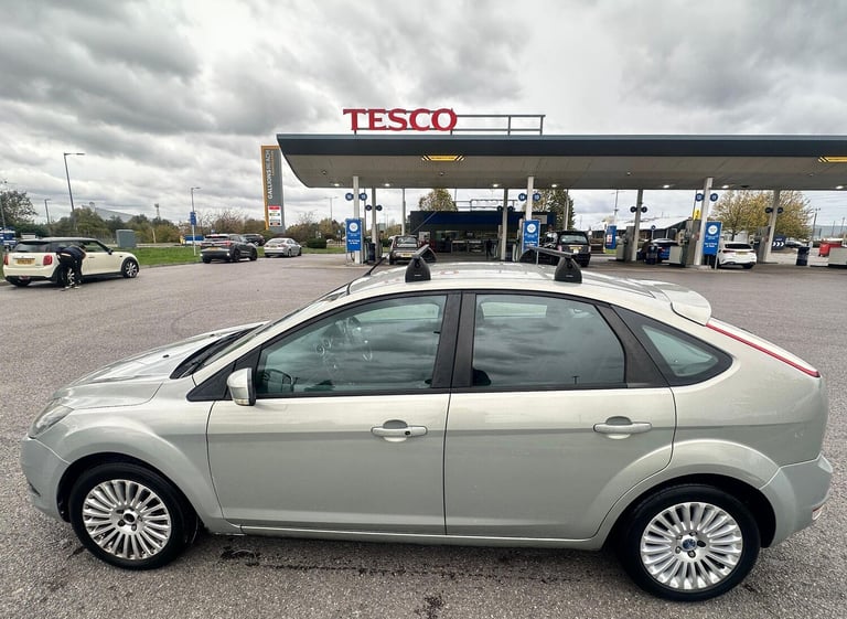 2010 Ford Focus 1.6 Titanium 5dr HATCHBACK Petrol Automatic