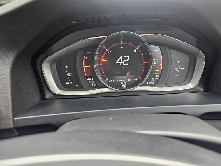 VOLVO V60 CROSS COUNTRY 1 OWNER LUX NAV FVSH LIKE 4WD 4X4 ALL ROAD ESTATE V70 V40