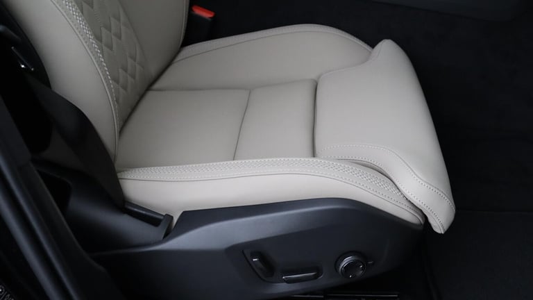  Volvo XC60 T6 AWD PHEV Plus Dark (360 Camera, Harman/Kardon, Adaptive Cruise) Petrol/Electric Hy...