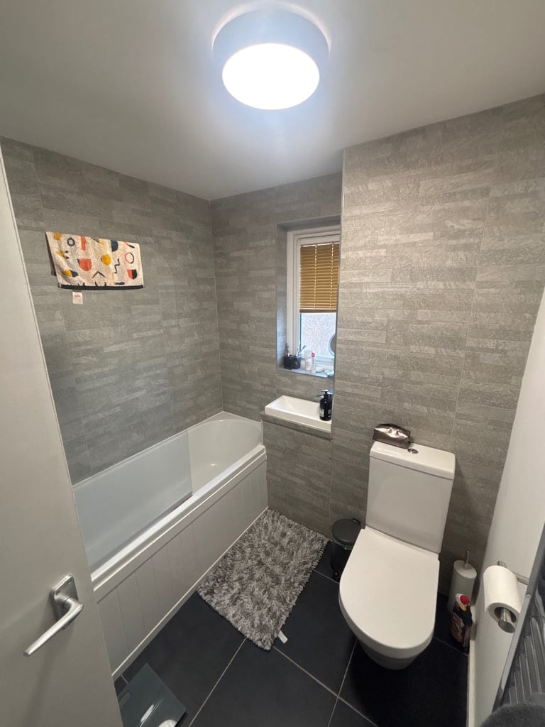 Room to rent £600 Monthly. 