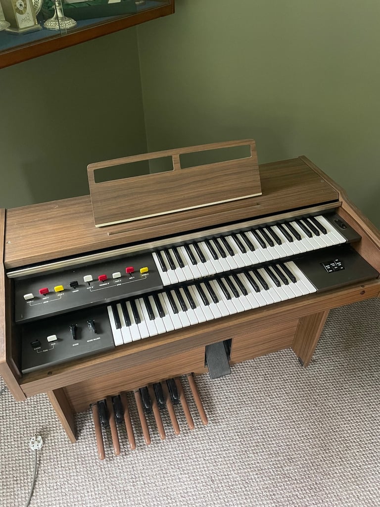 image for Yamaha Electric Organ