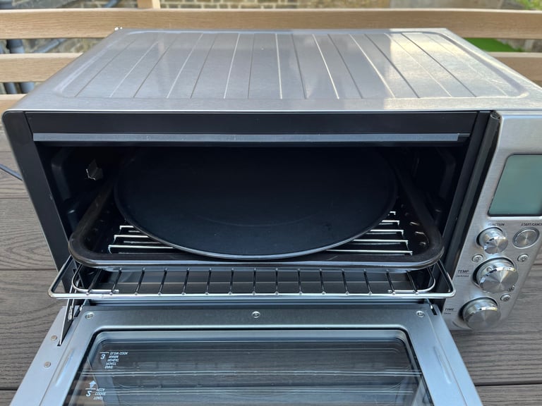 Countertop electric oven - barely used