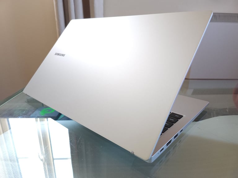 ❤️ Samsung Galaxy Book LTE SIM 15.6" FHD i5-1135G7 8GB RAM 256GB SDD Laptop Boxed PRISTINE