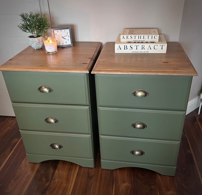 Pair of Painted Bedside Cabinets / Tables