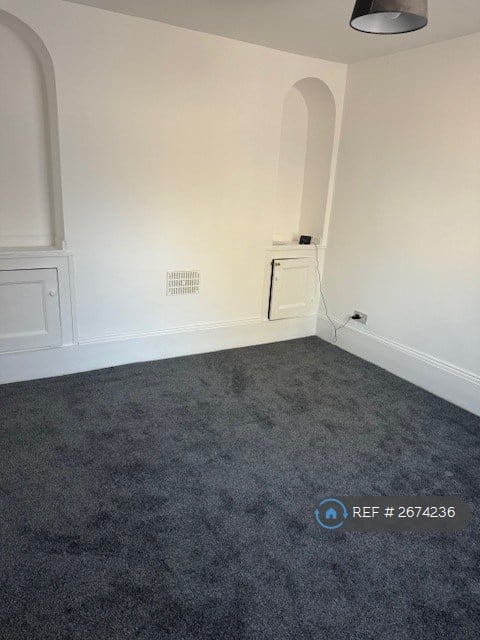 3 bedroom flat in The Mall, Faversham, ME13 (3 bed) (#2674236)