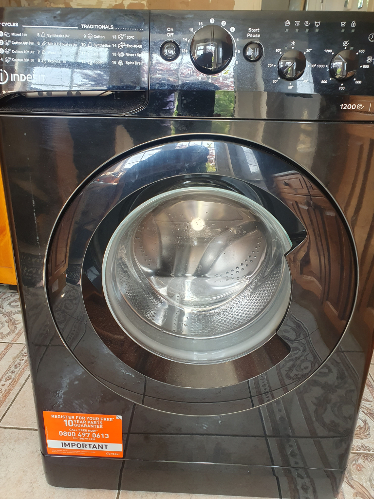 Indesit MTWC71252KUK 7kg Load, 1200 Spin Washing Machine - Black Excellent condition