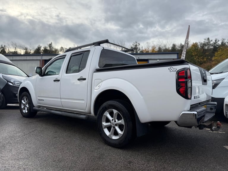 2015 Nissan Navara Double Cab Pick Up Tekna 2.5dCi 190 4WD Auto PICK UP DIESEL Automatic