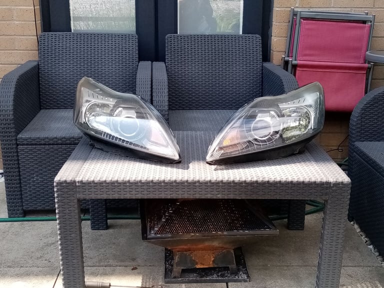 MK2 Ford Focus ST 225 headlights Bi Xenon fits facelift models 2008 - 2011