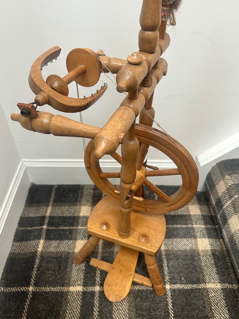 image for Oak Spinning wheel