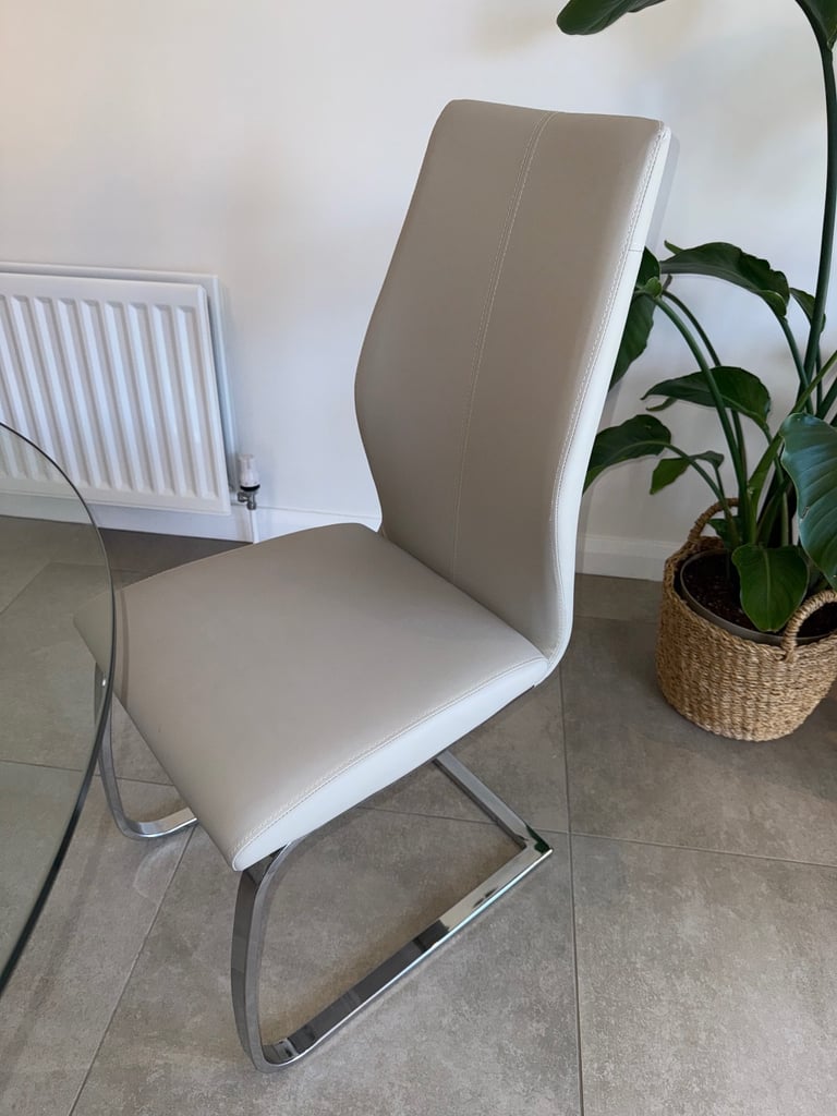 Table & 4 chairs