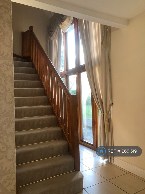 7 bedroom house in Kobe Nursery, Goffs Oak, Waltham Cross, EN7 (7 bed) (#2661519)