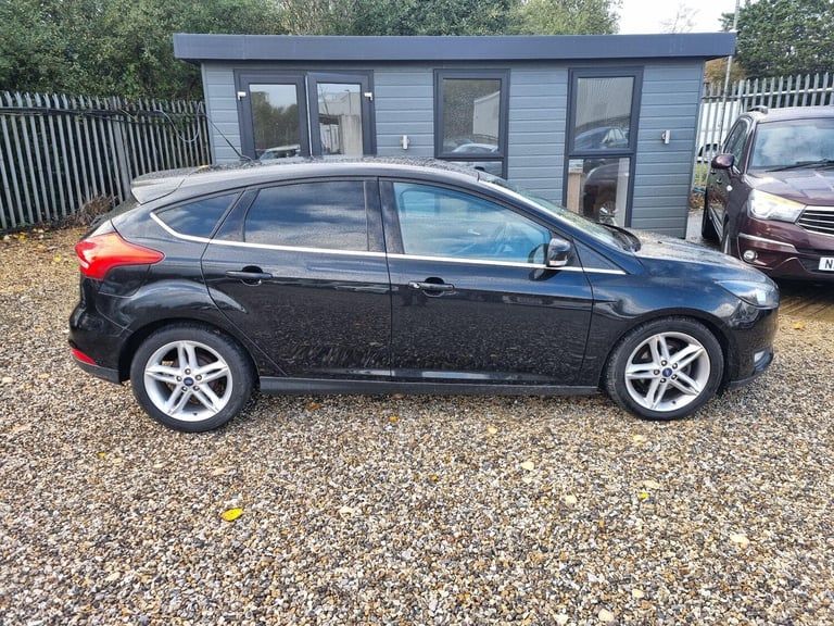 2015 Ford Focus 1.0T EcoBoost Zetec Euro 6 (s/s) 5dr HATCHBACK Petrol Manual