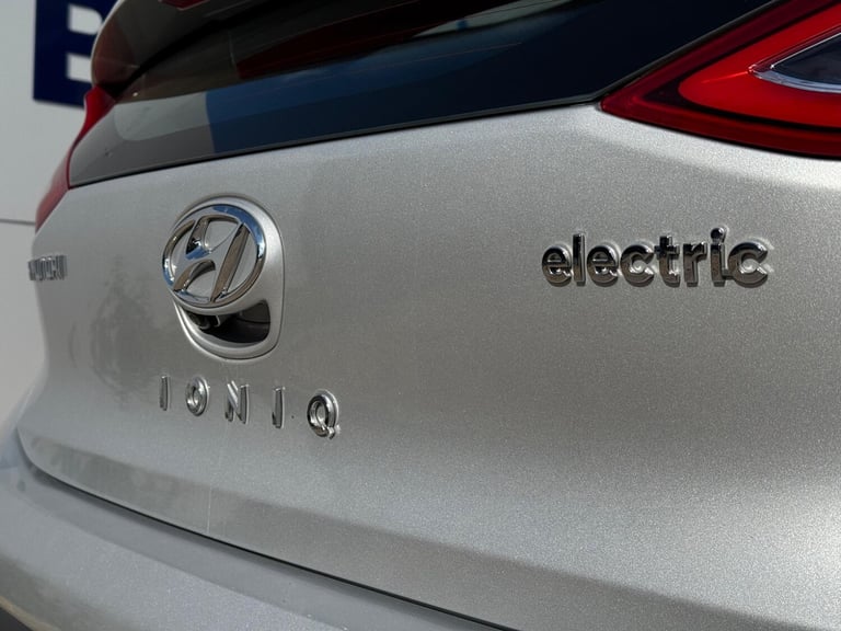 2018 Hyundai IONIQ 28kWh Premium SE Hatchback 5dr Electric Auto (120 ps) HATCHBACK Electric Autom...