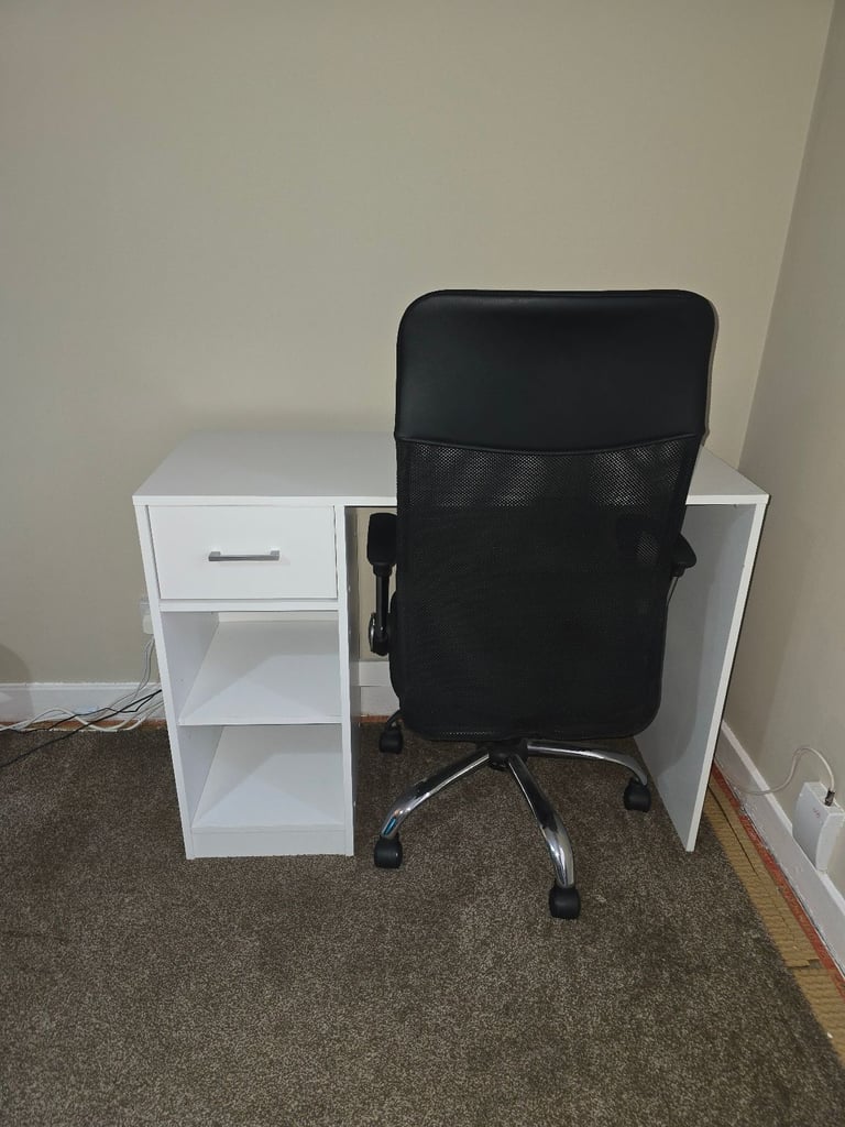 Desk and Office Chair – £50 – Collection in Motherwell (ML1)