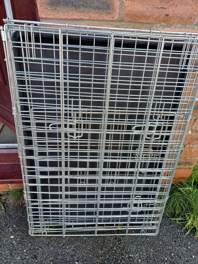 MEDIUM SIZE GALVANISED DOG CAGE 30 INCH £20 NO OFFERS DARWEN BB3 0DU 