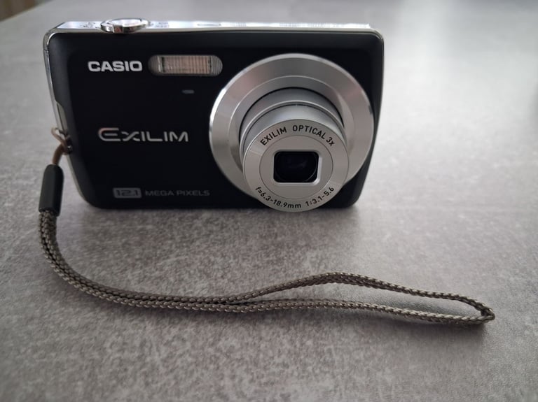 Casio Digital Camera Exilim EX-Z35 12.1MP Black C/W Case, Charger, Cards + More