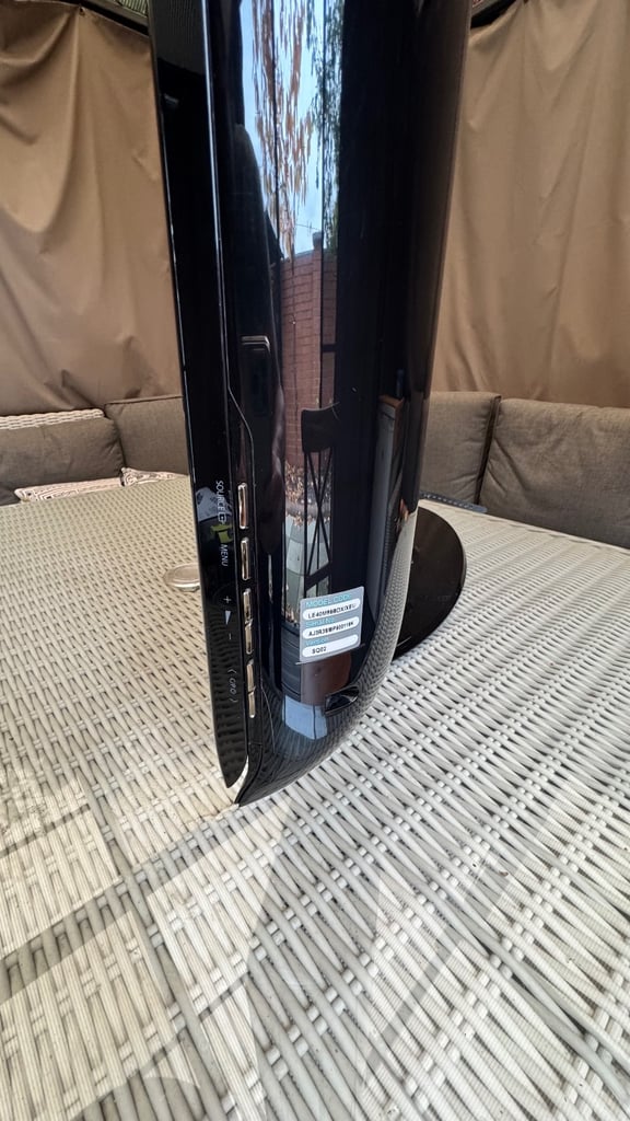 Samsung TV “40 , tv stand, coffee table, dvd