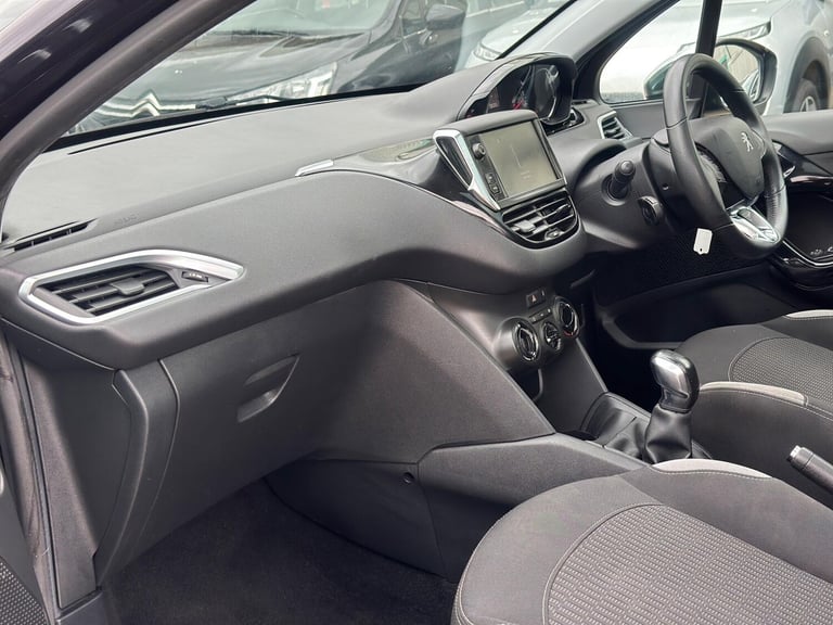 2014 Peugeot 208 1.2 VTi PureTech Style Euro 5 3dr HATCHBACK Petrol Manual